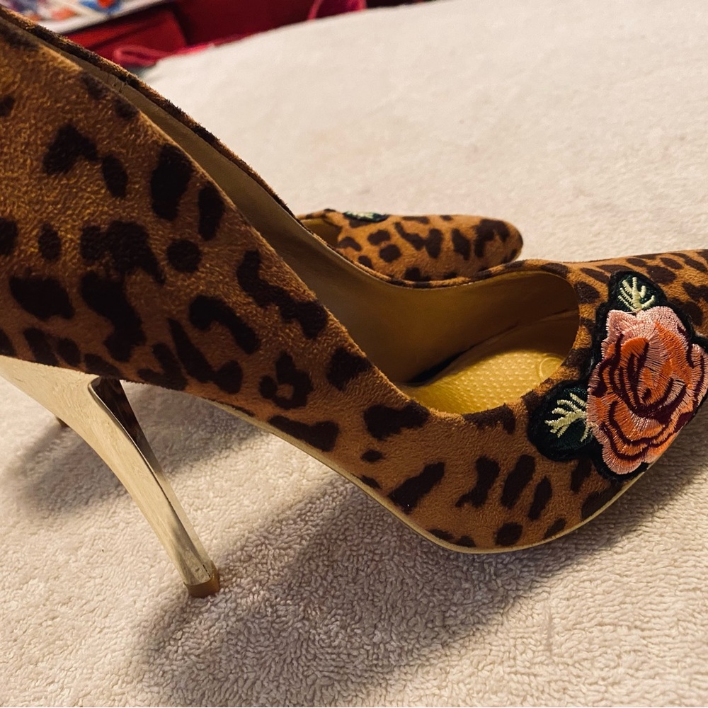 Gently Used Quality Heels By NOT JUST PUMP - Size 6.5 - Heel Height 4” - box 6